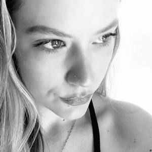 Meet your Posher, Lia